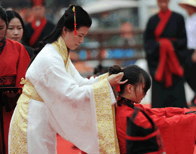 为什么男人都喜欢 年轻小姑娘 古代女子13岁出嫁,心理暗示