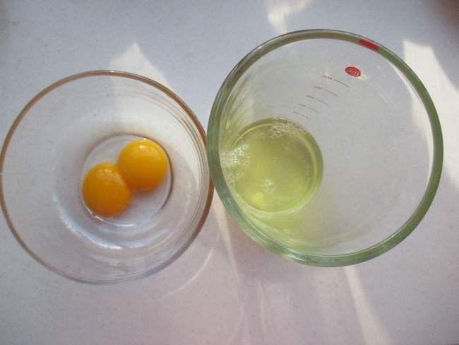 辟谣 狗只能吃蛋黄不能吃蛋清 一篇文章告诉你鸡蛋到底该怎么喂