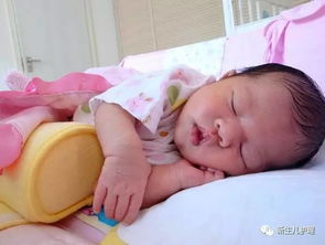 这样睡觉不利于宝宝智力发育,你的宝宝是这么睡的吗