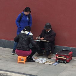 男友送我名贵项链,朋友都羡慕,老妈看后却说是骗子,早点离开