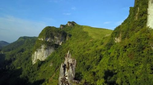 贵州发现一山体手掌,像西游记的五指山,孙悟空是被压在这里吗