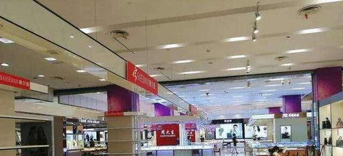 广西一大型商场,曾入驻多个大牌店铺,现却因时代冲击濒临倒闭