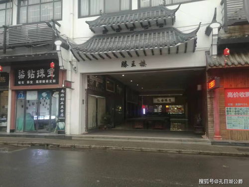 南昌古玩城生意萧条众多店面人走店空