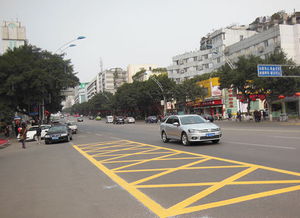 石家庄新石中路城角街两边的蓝段线停车收费吗(石家庄市区停车场免费时间)