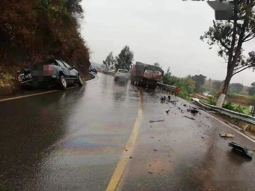 典型事故案例 雨天弯道超车危害大,随意超车酿事故 