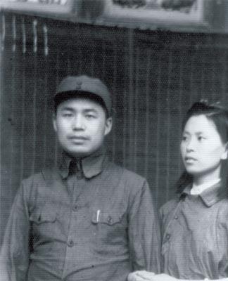 1963年,李云龙的原型王近山被妻子举报,落得个开除党籍的下场