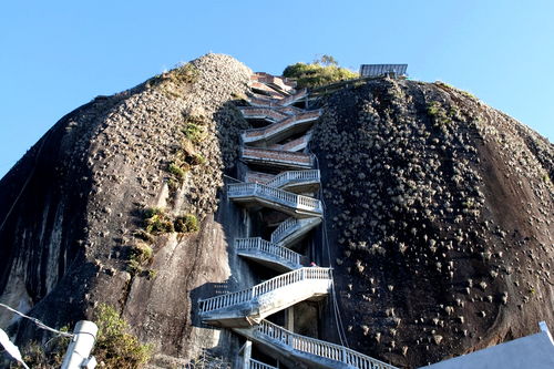 世界上最孤独的房子,建在200米高巨岩上,免费送你愿意住吗