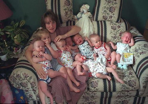 世界首例成功诞生的七胞胎,从出生到成人他们过得如何 真心不易