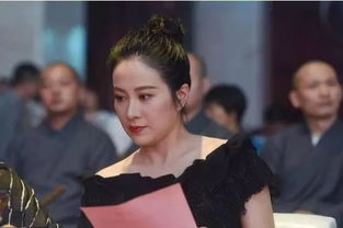 39岁叶璇和26岁杨紫撞衫,终于明白了女人的气质比年龄更重要