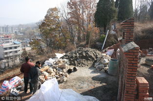 村干部亲属带头荒坡建坟 整面坡成 乱坟岗 