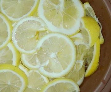 冰糖腌柠檬可以放多久 一斤柠檬放几斤冰糖做柠檬膏
