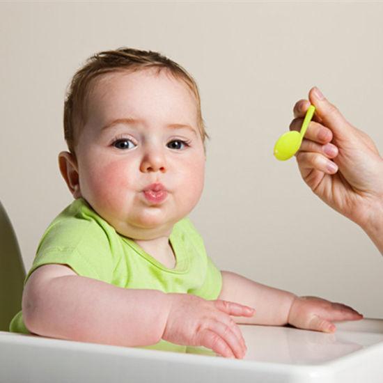 孩子的辅食从什么时候开始添加 别早于这个月,不然影响宝宝发育