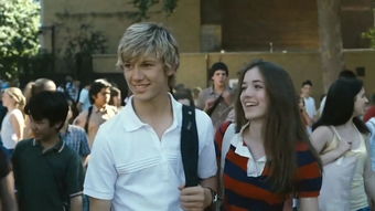 这个照片是出自什么电影的吗 叫什么名字 Alex旁边的女生是谁 