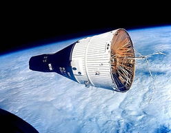 人类航天史上首次近地轨道宇宙飞船空间编队飞行 