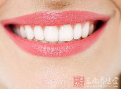 为什么韩国人的牙齿都很白。而且很整齐(为什么韩国人牙齿好看)