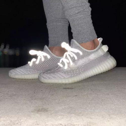 年末发售的2款新Yeezy配色,你更喜欢哪一个