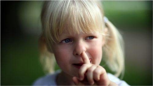 孩子抠鼻子导致鼻炎如何清洗鼻子呢 医生给出了明确答复 