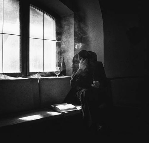 意大利摄影师 用黑白影调诠释孤独感,这5个拍摄方法成就好照片