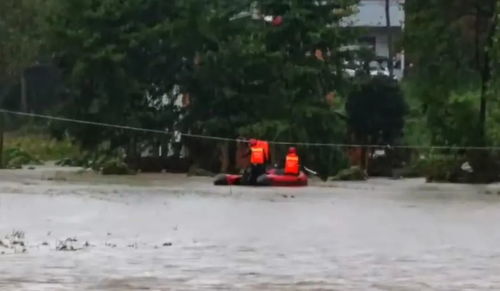 Ⅰ级应急响应,已启动 湖北多地遭遇特大暴雨 公路被冲断 通信信号中断