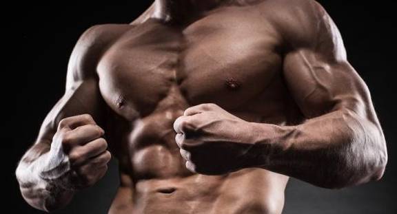 拳击运动员与健身的肌肉壮汉之间,肌肉实力的差距有多大呢