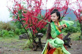 古代女子舞剑图 
