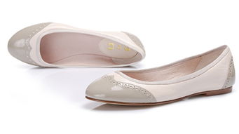 2012新款时尚平底鞋搭配 春日也能穿出强气场