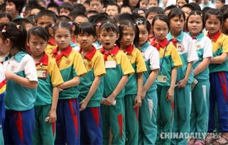 中国校服的百年变迁 样式紧随时代步伐 