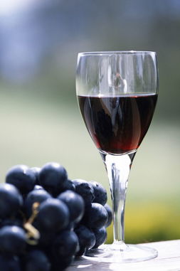 红葡萄酒的功效与作用，红葡萄酒的功效与作用是什么