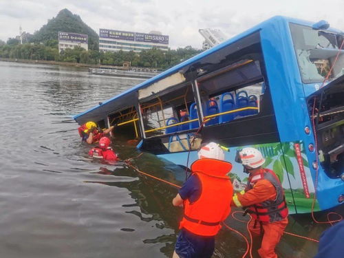 贵州公交坠湖事件丨公安部 加强公交车安全防范工作
