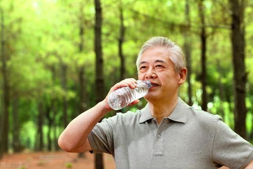 多喝2杯水,心衰入院 有心衰多喝水坏大事,这样饮水更健康