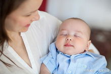 婴儿奶睡的好处这么多,你却着急戒奶睡 其实是你误会了奶睡