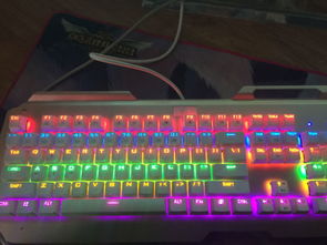 这种键盘怎么调跑马灯 一按它灯就可以像波浪一样呢 