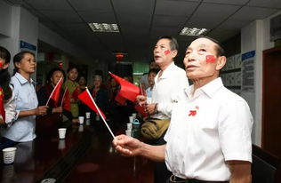 庆祝中华人民共和国成立70周年 翠屏各界干部群众收看阅兵盛况 为祖国 点赞