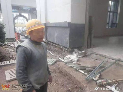 宜宾一男子趁工地上无人时偷电缆线,逃逸时被当场抓获 