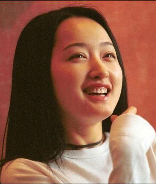 杨钰莹性格谦虚 ,是江西第一位 歌星 ,90年代红遍大江南北