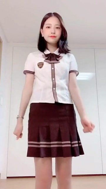 校服褂子小了里面穿什么(校服太窄怎么办)