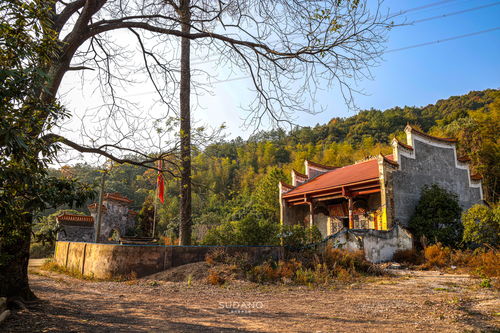 千年古寺挂有皇帝御赐立匾,疑似 皇家寺院 ,却无比寒酸清冷