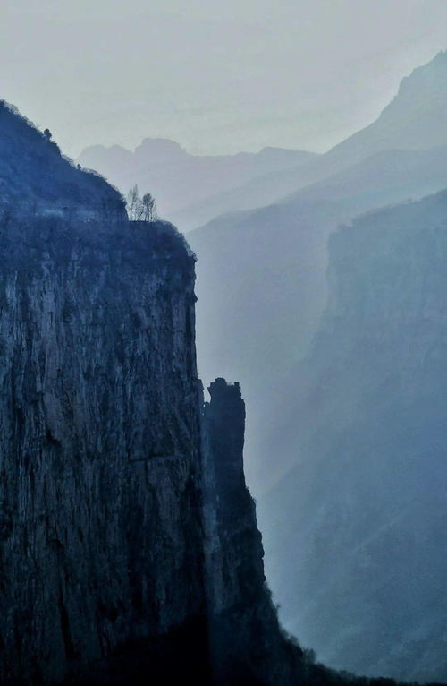 重峦叠嶂意思与造句-重峦叠嶂下一句？