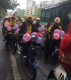 太浪漫了 西宁一外卖小哥骑车娶新娘... 