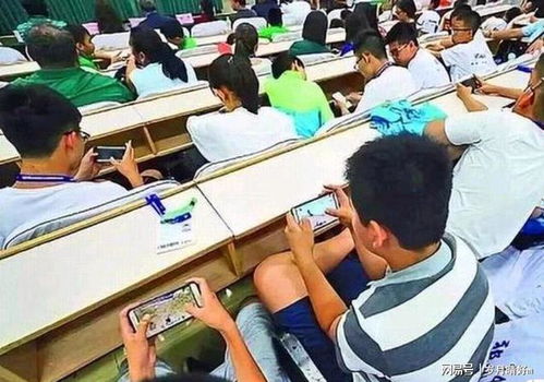 家长说既然不准学生带手机进课堂,教师也不准带手机进校园