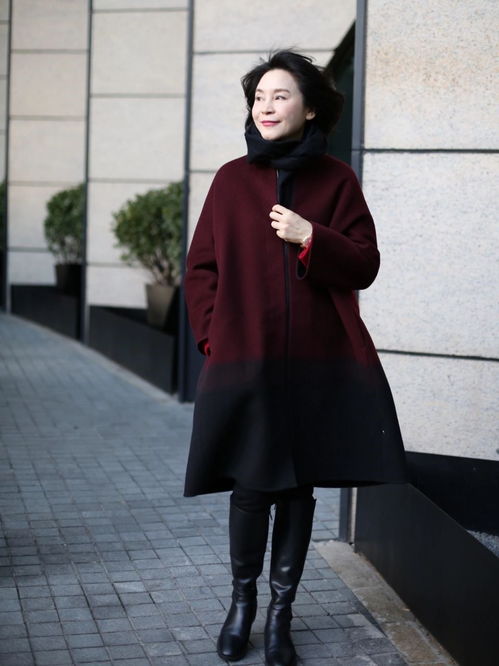 40岁50岁的女人,大衣尽量不要选黑色和灰色,其实这些更有气质