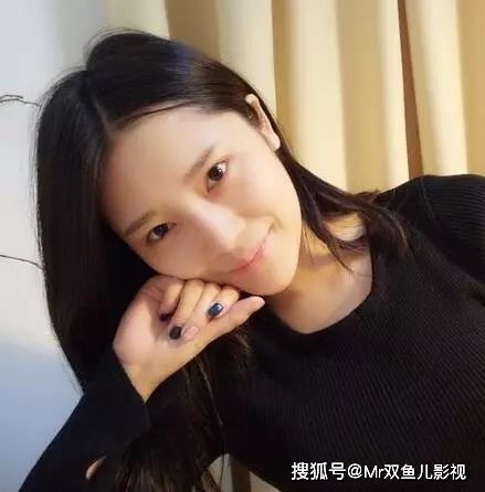 晚上去女同事家里坐客,她老公非常热情,一直给我倒酒