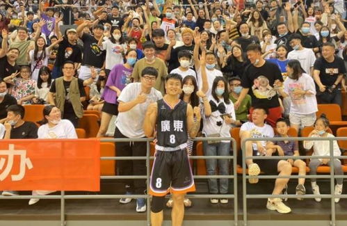 赵嘉仁鼓励中国男篮球员，晒出亚运会现场照片