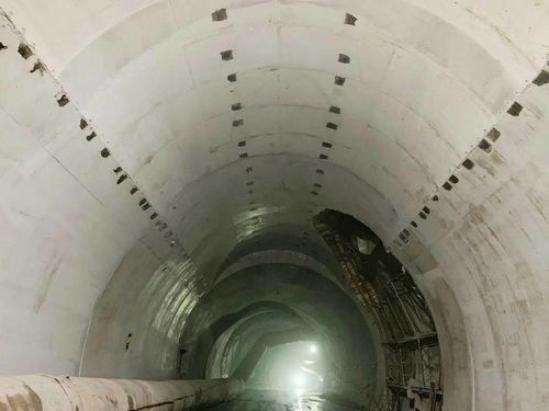汶马高速狮子坪隧道贯通 预计年底全线通车