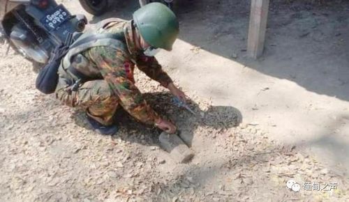 缅甸一所学校内发现炸弹,家长得知情况涌入学校