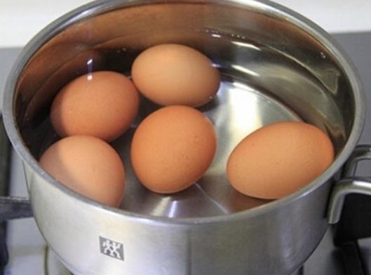 煮鸡蛋时,学会这三招,锁住鸡蛋的营养和水分,鸡蛋更加鲜嫩 时候 