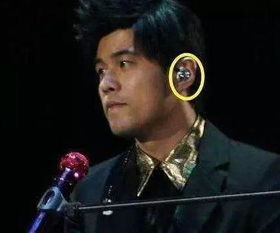 演唱会上,原来歌手耳朵里戴的并不是 耳机 ,看完涨知识 