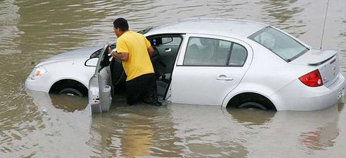 地板涉水怎么弄好看，汽车涉水地板渗水(汽车地板进水了,怎么快速处理)