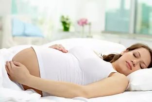 孕期女人睡姿有讲究,什么睡姿更有助胎儿发育 