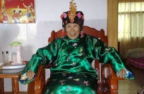 老人去世，为什么一定要穿寿衣只穿平常的衣服行不行(人过世了为什么穿寿衣)